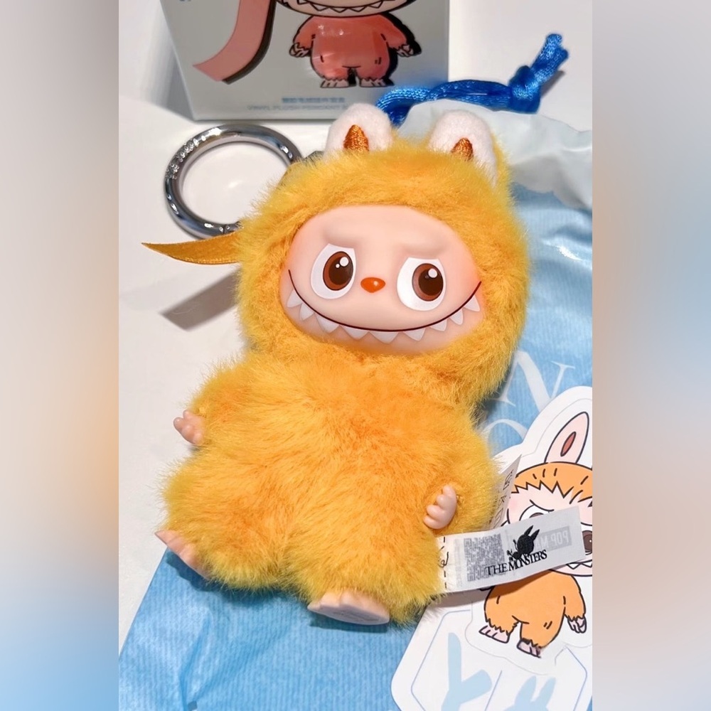 [NEW] Labubu The Monsters: Pin For Love Y Mini Plush Pendant, Sealed Box - Picture 4 of 5